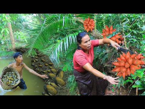 Survival skills-Man with woman found mussels for cook and salak -Eating delicious