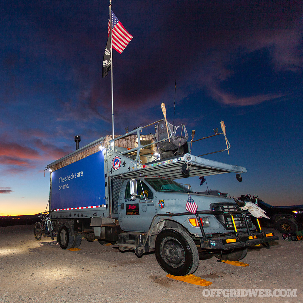 Snakpak: A Pilot’s Off-Grid Home on Wheels