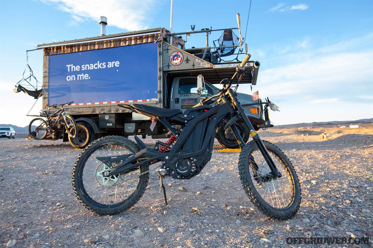 Snakpak: A Pilot’s Off-Grid Home on Wheels