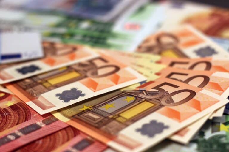 euro banknotes