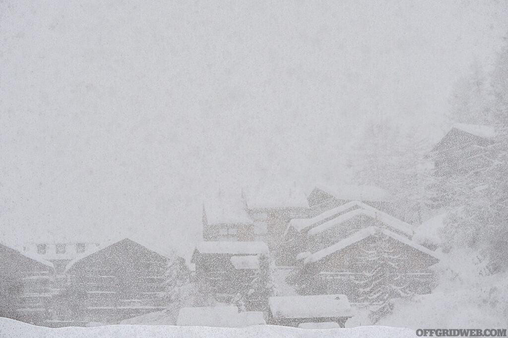 Photo of an urban area almost completely obscured by heavy snowfall. Photo taken byMaria Orlova.