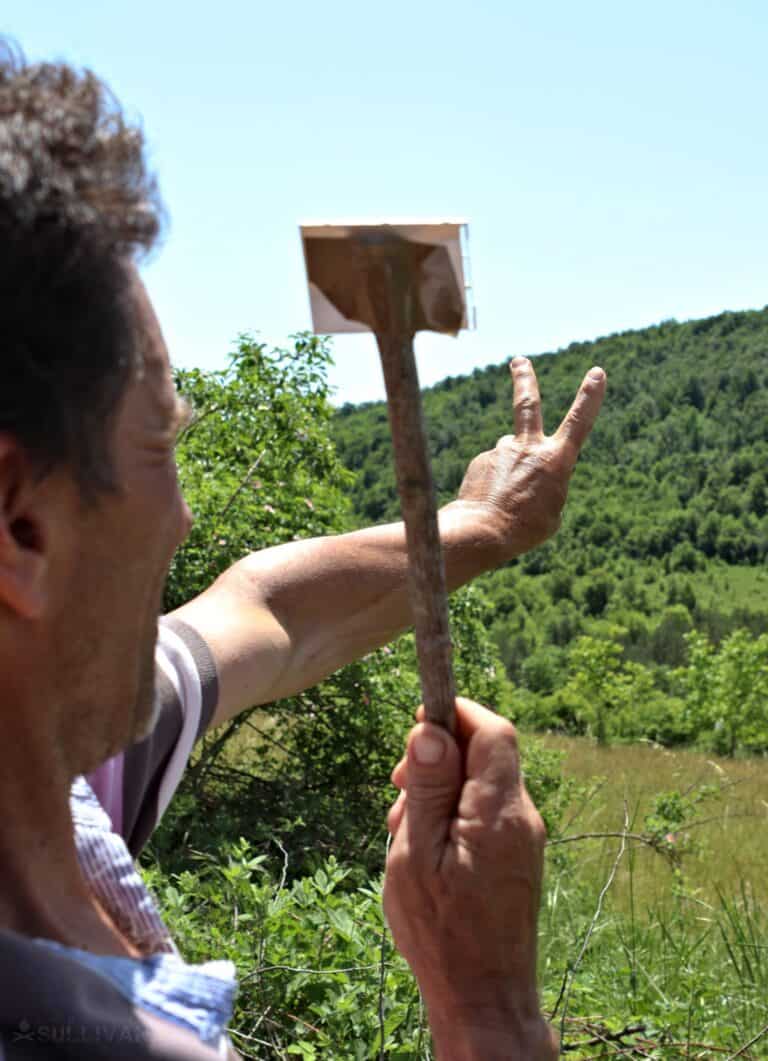 signaling position using fingers and improvised mirror