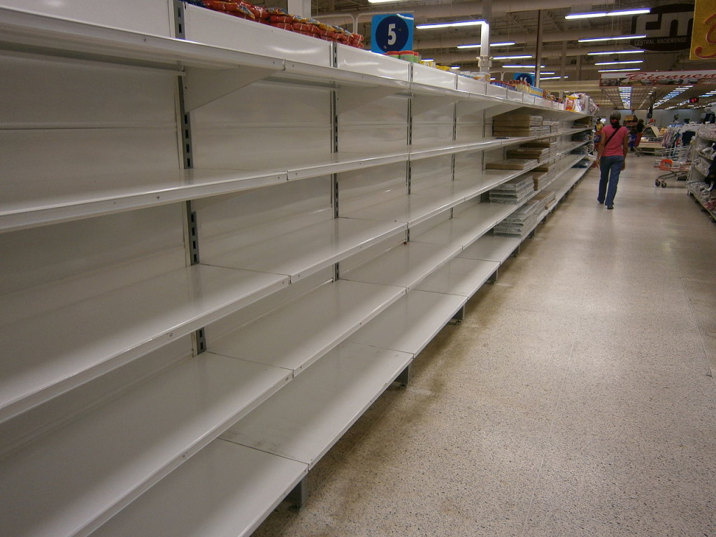 image of empty grocery shelves during a supply chain collapse