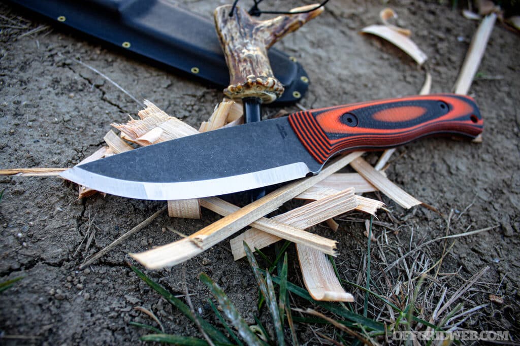 image of the knives by nuge bruin with wood shavings