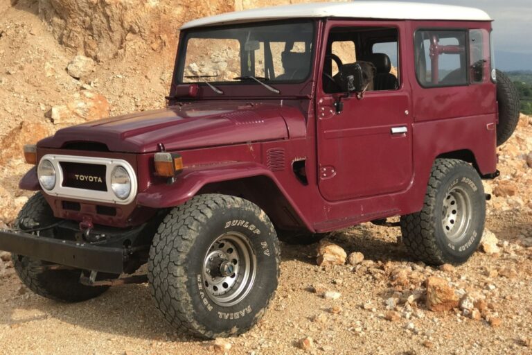 Toyota Land Cruiser FJ40.jpg