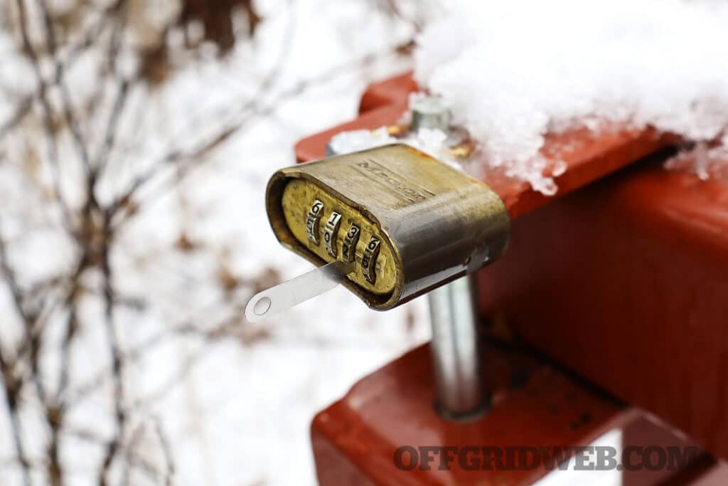 decoder bypass tool in a combination lock