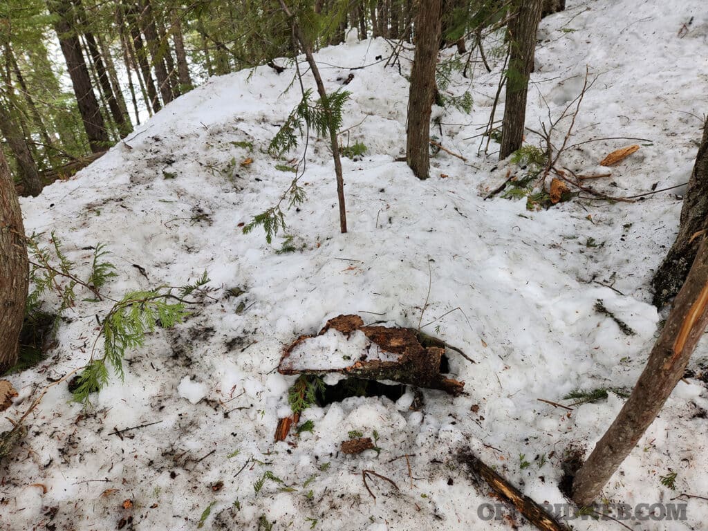 signs of a camp in the snow during survival evasion