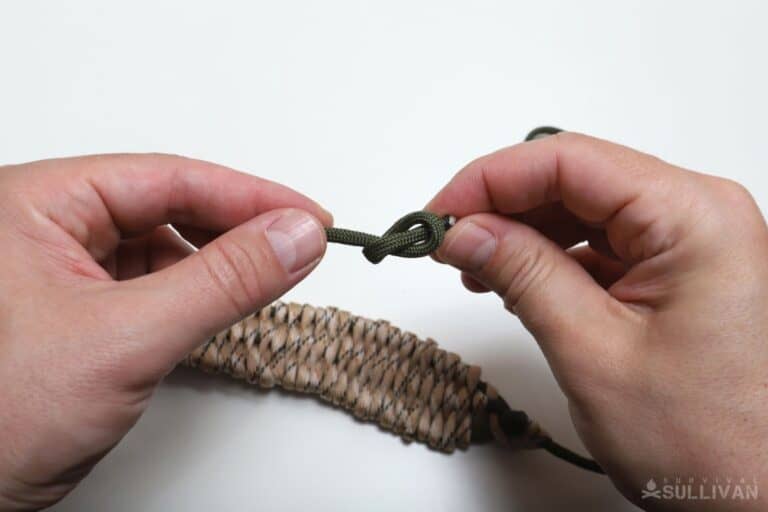 tying thumb loop knot